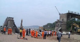 江西廣昌縣河東橋<em>坍塌</em>，推測深槽橋墩沖刷深度超過容許值，導致橋墩埋置深度不足而傾覆