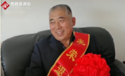 港口工人隊(duì)<em>伍</em>中的先進(jìn)代表，威海港生產(chǎn)一線的領(lǐng)頭“楊”——楊新能