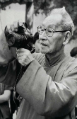 中國最早<em>的</em><em>攝影</em>記者郎靜山，把中國繪畫<em>的</em>原理應用到<em>攝影</em>上<em>的</em>第一人