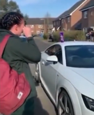 疫情期間，22歲英國護士出門上班，整條街為她鼓掌，愿所有逆行的<em>英雄</em>都能平安歸來！
