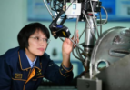 “大國工匠”孫紅梅：給飛機“心臟”做手術