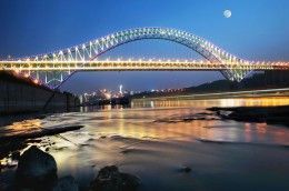 <em>世界</em><em>大</em><em>跨</em><em>徑</em><em>拱橋</em>—朝天門<em>長江大橋</em>