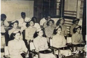 第一批女<em>空</em><em>乘</em>人員在進行學習培訓