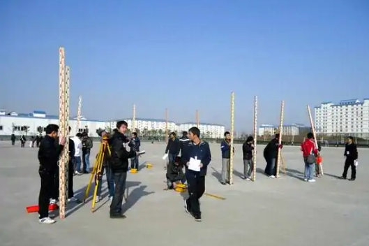 <em>水準(zhǔn)</em><em>測量</em>—用<em>水準(zhǔn)</em>儀和<em>水準(zhǔn)</em><em>尺</em>測定地面上兩點(diǎn)間高差的方法