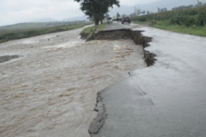 水毀—暴雨、洪水造成<em>路基</em>等<em>設施</em><em>的</em>損毀