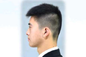 <em>民航</em><em>服務(wù)</em><em>禮儀</em>——<em>男性</em><em>發(fā)型</em><em>要求</em>——側(cè)面