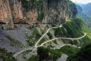 中國七大<em>掛</em><em>壁</em><em>公路</em>—錫崖溝<em>掛</em><em>壁</em><em>公路</em>