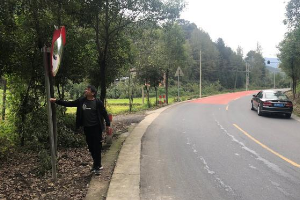 谷城縣集中整治241<em>國道</em>急彎危險路段助力安全通行