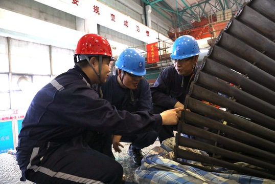 <em>華</em>電<em>李</em>興敏