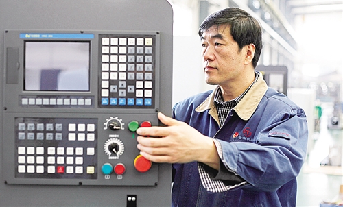 “滕州工匠”<em>趙</em>峰： 土工匠叫板洋<em>專家</em>