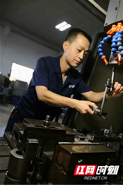 文力：<em>小小</em>數控機床成就“人生<em>大</em>舞臺”