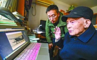 文傳源用“中國首架<em>無人機(jī)</em>”向祖國生日獻(xiàn)禮