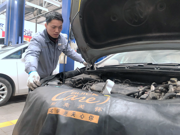 車間里的維修<em>師</em>：當好汽車“醫生”，為千家萬戶出行上好“安全弦”