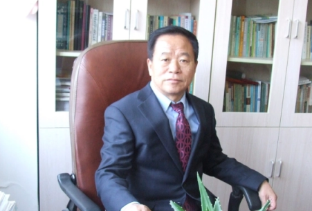 金基石：主持完成了5項國家和省部級科研項目 出版10余部專著和工具書