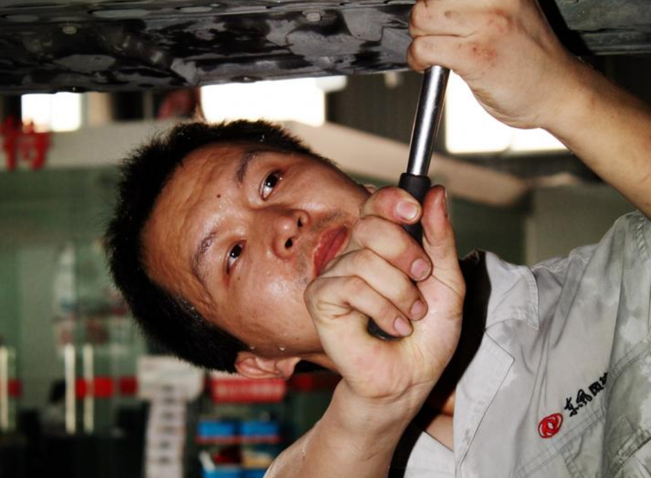 汽車修理技師方<em>德</em><em>明</em>：不為繁華易初心