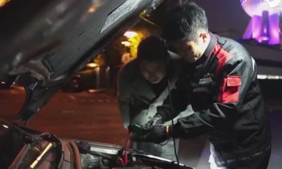 低溫下<em>的</em>勞動者：救援不懼寒潮天 星光不負修車人