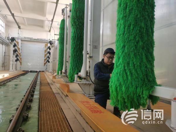 青島地鐵又一位烈火英雄 這名檢修工讓一大片農田免遭殃