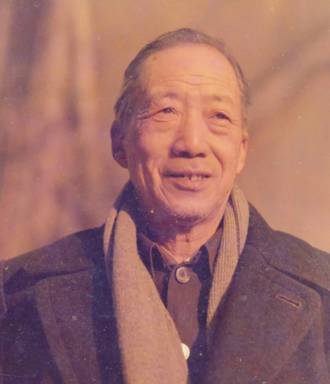 同濟(jì)大學(xué)教授陳從周：中國著名古建筑園林藝術(shù)學(xué)家