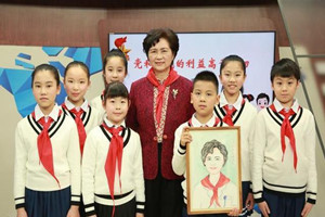 開學第一課：<em>李</em><em>蘭</em><em>娟</em>為少先隊員講述抗疫故事