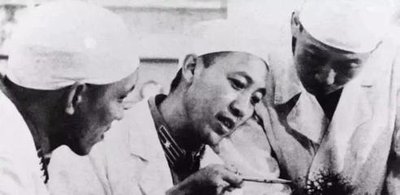 <em>從醫</em>70余年的中國肝膽<em>外科</em>之父97歲高齡