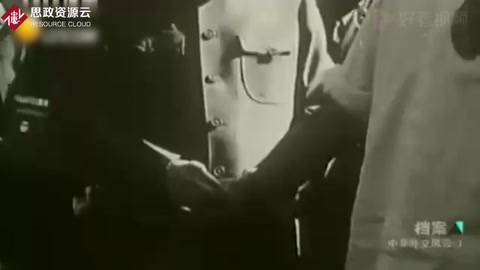 周<em>總理</em>出訪非洲<em>各國</em>，對服務員的態度令人敬服，盡顯大國風范
