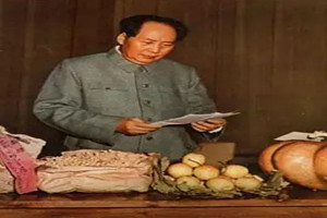 1949年毛主席為《人民鐵道》報親筆題寫刊名