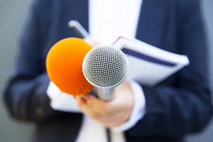 <em>新聞學</em><em>專業</em>、<em>廣告學</em><em>專業</em>、<em>網絡</em><em>與</em><em>新</em><em>媒體</em><em>專業</em>、<em>漢語言</em><em>文學</em><em>專業</em>：淺談<em>新</em><em>媒體</em><em>專業</em>的人才培養和<em>課程</em><em>建設</em><em>課程</em>中的應用場景