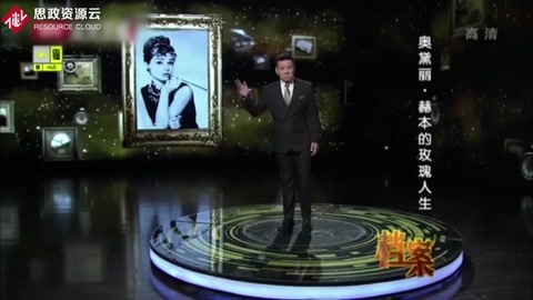 一段珍貴影視：奧黛麗·赫本演唱《月亮河》，令人沉醉