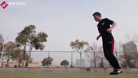 腳內(nèi)側(cè)停地滾球