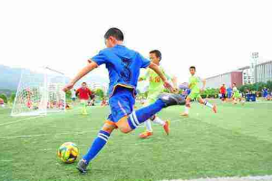 <em>運動</em>訓練<em>專業</em>：《校園足球理論指導<em>與</em>實踐》<em>課程</em><em>思</em><em>政</em><em>課堂教學</em><em>設計</em>