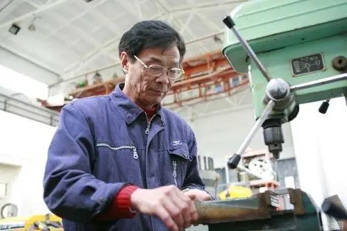 <em>顧</em><em>秋</em><em>亮</em>“蛟龍號”首席裝配鉗工技師