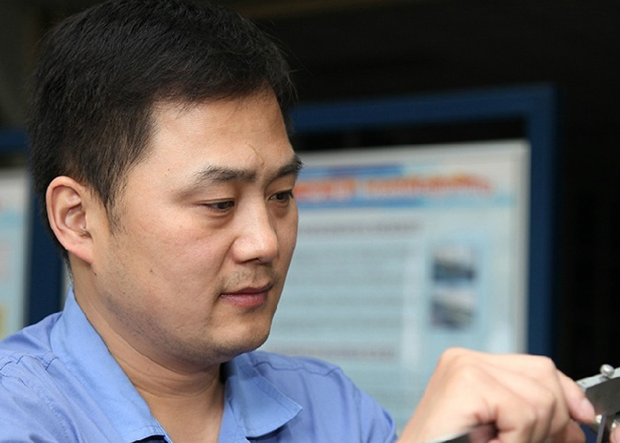 授課圖片—大國(guó)工匠·<em>為</em>國(guó)鑄劍 張新<em>停</em> 彈藥精度把關(guān)人