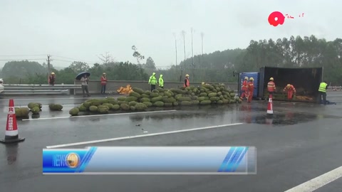 病車上路要不得！螺絲松動(dòng)導(dǎo)致方向盤失控， <em>貨車</em>側(cè)翻！
