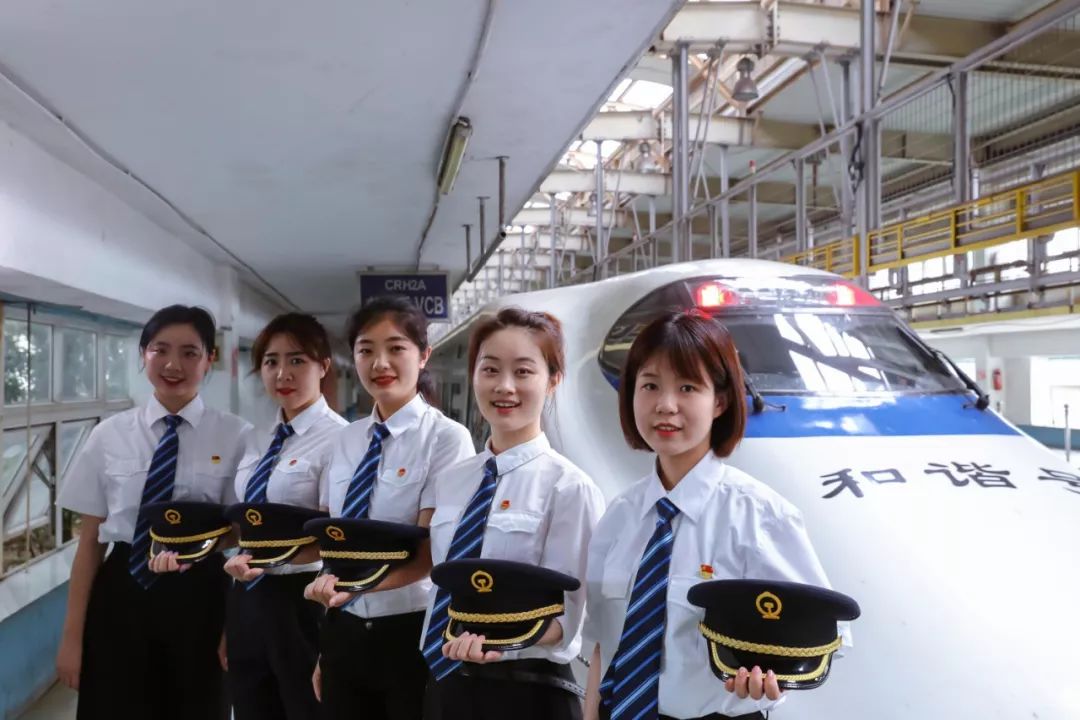 授課圖片—第一批女<em>火車</em><em>司機</em>駕駛三八號機車組，綻放巾幗力