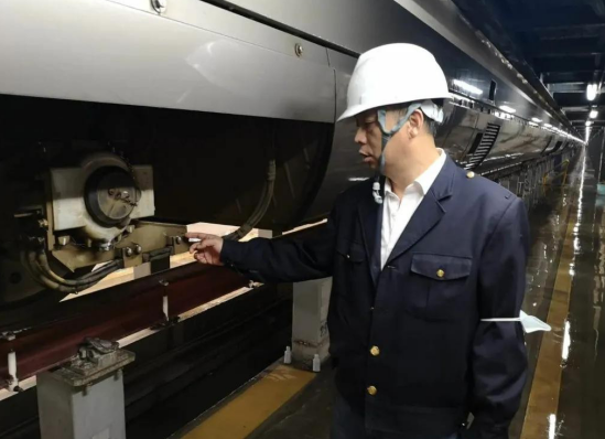無私奉獻-<em>動</em><em>車</em><em>醫生</em>董宏濤