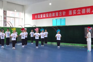 <em>微</em><em>課</em>：<em>戲曲</em><em>表演</em><em>專業</em>《<em>穆桂英</em><em>馬鞭</em><em>槍法</em><em>訓練</em>—<em>穆桂英</em>頭帽講解示范》
