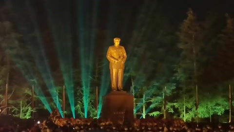萬名民眾自發赴韶山，<em>紀念</em>毛澤東<em>誕辰</em>127周年