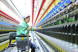 <em>課件</em>：<em>紡織</em><em>材料</em><em>與</em><em>應(yīng)用</em><em>專業(yè)</em>《<em>紡織</em><em>材料</em>—第一節(jié)<em>紡織</em><em>材料</em>概述》