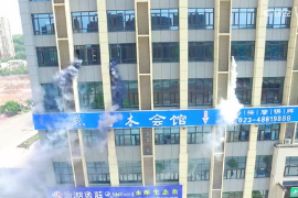 重慶黑科技！！<em>消防</em>無人機滅火<em>救援</em>，驚呆路人！！
