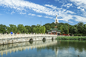 <em>旅游</em><em>管理</em>、<em>酒店</em><em>管理</em><em>與</em><em>數字化</em><em>運營</em><em>專業</em>：《<em>旅游</em>經濟學—第六章第三節<em>旅游</em>產業發展戰略》<em>課程</em><em>思</em><em>政</em><em>案例</em>
