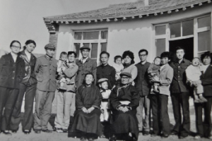 <em>三千</em><em>孤兒</em>入<em>內蒙</em>—國家<em>的</em>孩子1