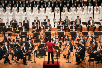 <em>高職</em><em>美育</em><em>課程</em><em>思</em><em>政</em>建設的<em>思考</em><em>與</em><em>實踐</em>以合唱藝術體驗坊教學為例