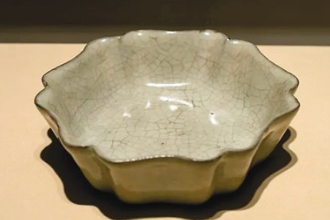 <em>中華</em><em>傳統文化</em>—<em>南宋</em>官窯<em>青</em><em>釉</em>葵花式洗