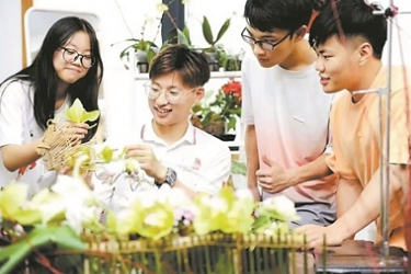 陸亦煒：不負“花”樣年華
